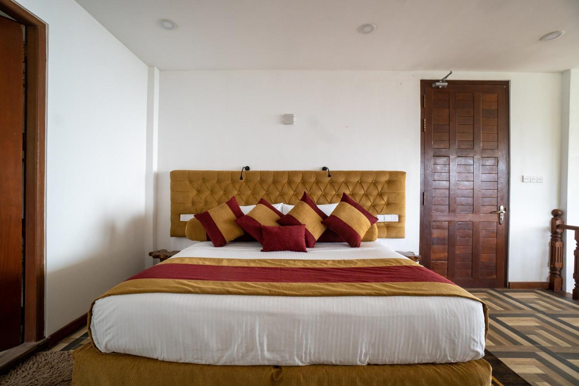 Shanthi Uyana Kandy Bagian luar foto